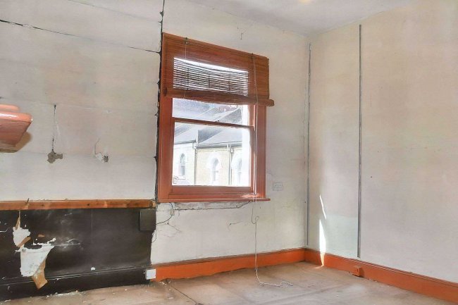 Flat C, 67 Heyford Avenue, Kennington, London SW8 1EB 6