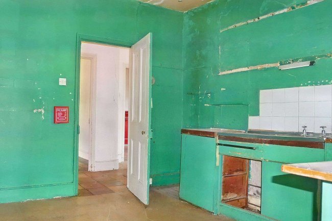 Flat C, 67 Heyford Avenue, Kennington, London SW8 1EB 6