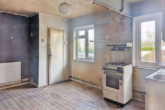 10 Everard Lane, Caterham, CR3 6QS 4