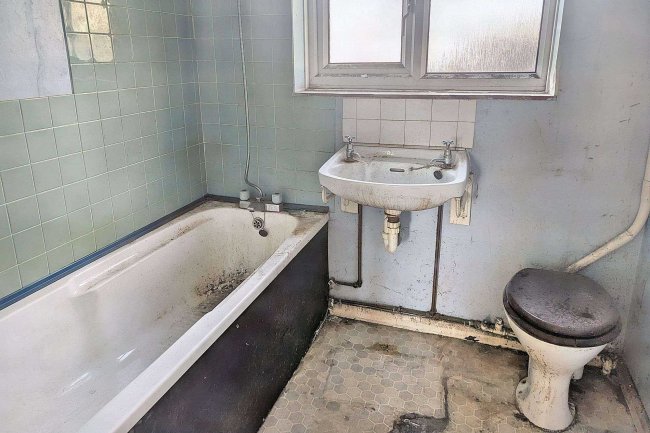 10 Everard Lane, Caterham, CR3 6QS 4