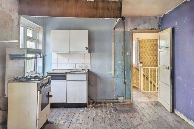 10 Everard Lane, Caterham, CR3 6QS 4