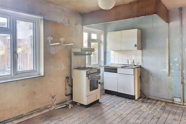 10 Everard Lane, Caterham, CR3 6QS 4