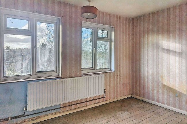 10 Everard Lane, Caterham, CR3 6QS 4