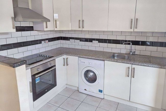 100 Mitcham Road, Croydon, CR0 3RJ 6