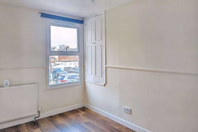 100 Mitcham Road, Croydon, CR0 3RJ 6