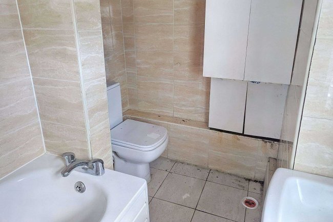 100 Mitcham Road, Croydon, CR0 3RJ 6