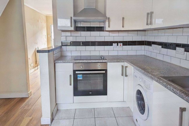 100 Mitcham Road, Croydon, CR0 3RJ 6