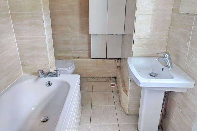 100 Mitcham Road, Croydon, CR0 3RJ 6