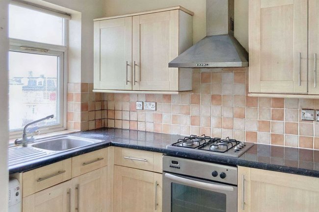 Flat 8 34 Tonbridge Road, Maidstone, Kent, ME16 8SH 5