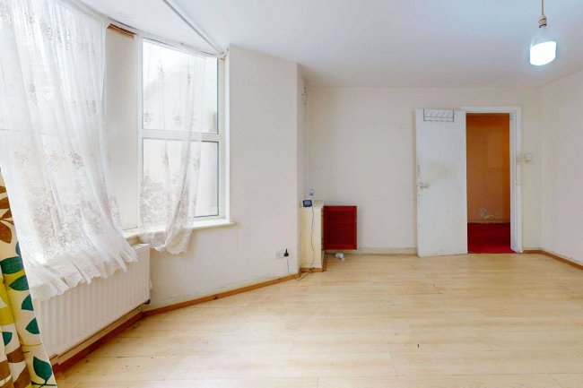 Basement Flat, 14 Wallwood Road, Wanstead, London, E11 1DF 8