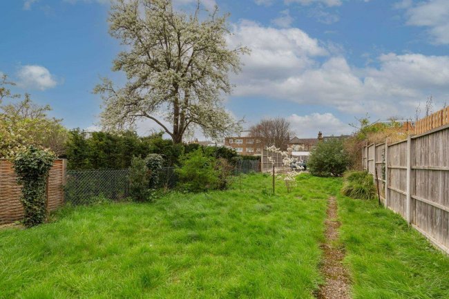 Basement Flat, 14 Wallwood Road, Wanstead, London, E11 1DF 8