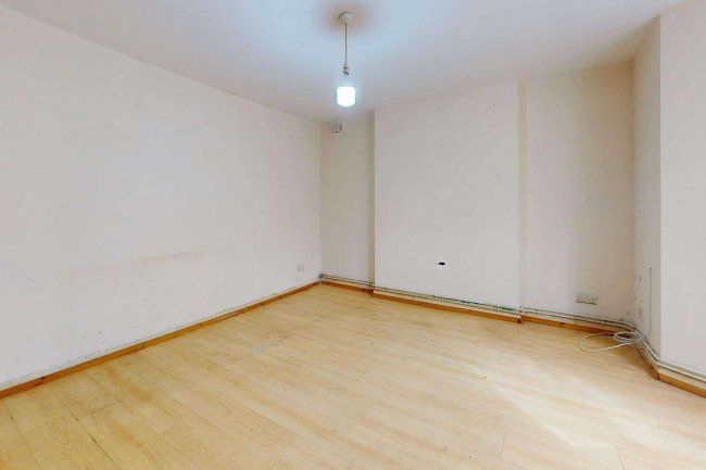Basement Flat, 14 Wallwood Road, Wanstead, London, E11 1DF 8