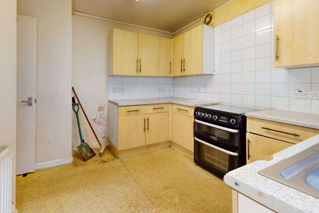 Basement Flat, 14 Wallwood Road, Wanstead, London, E11 1DF 8