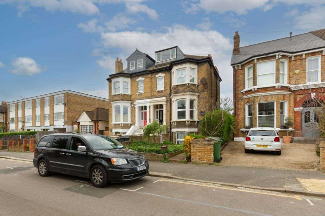 Basement Flat, 14 Wallwood Road, Wanstead, London, E11 1DF 8