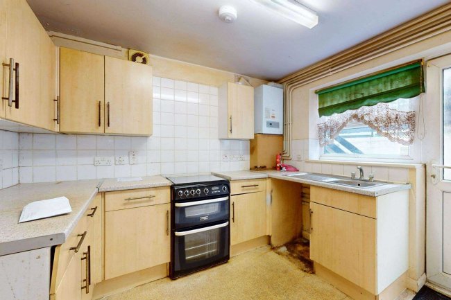 Basement Flat, 14 Wallwood Road, Wanstead, London, E11 1DF 8
