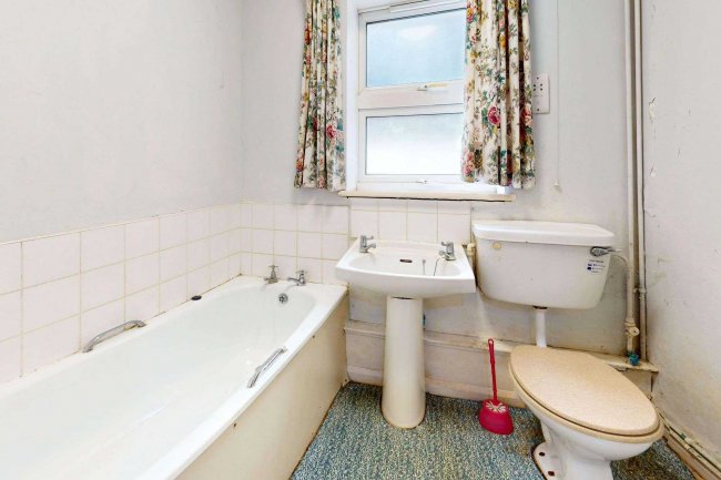 Basement Flat, 14 Wallwood Road, Wanstead, London, E11 1DF 8