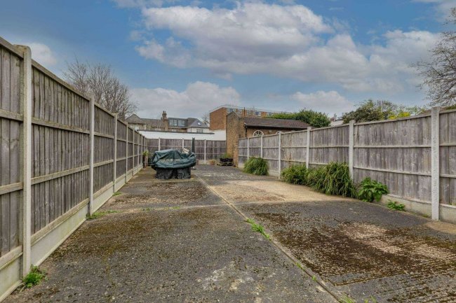 Basement Flat, 14 Wallwood Road, Wanstead, London, E11 1DF 8