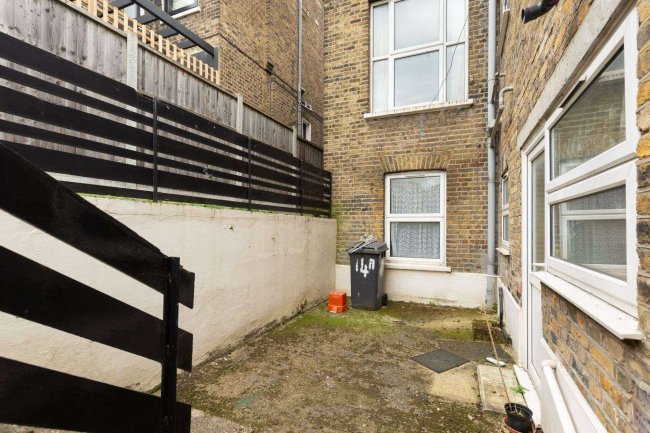 Basement Flat, 14 Wallwood Road, Wanstead, London, E11 1DF 8