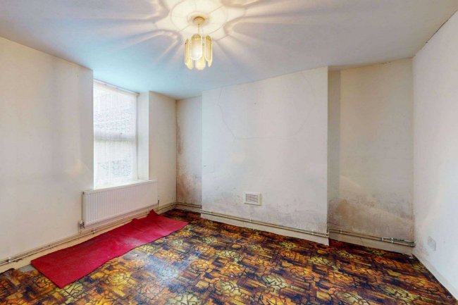 Basement Flat, 14 Wallwood Road, Wanstead, London, E11 1DF 8