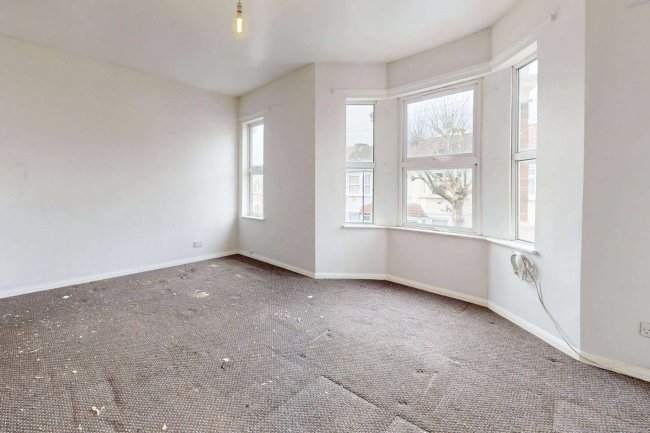 First Floor Flat, 58 Essex Road, Manor Park, London, E12 6RE 9