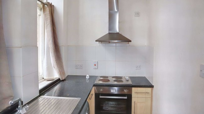 Flat 12 Howgate House, 3 Wellington Road, Dewsbury WF13 1HF 2