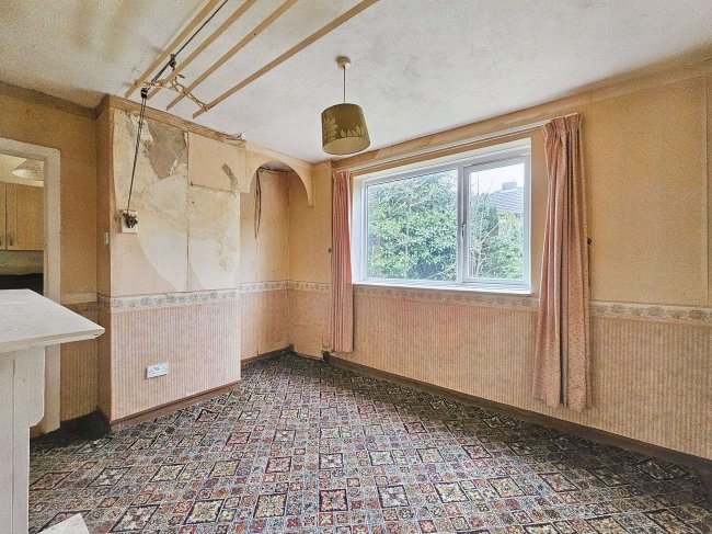 70 Fairfield Drive, Bury, BL9 7SJ 2