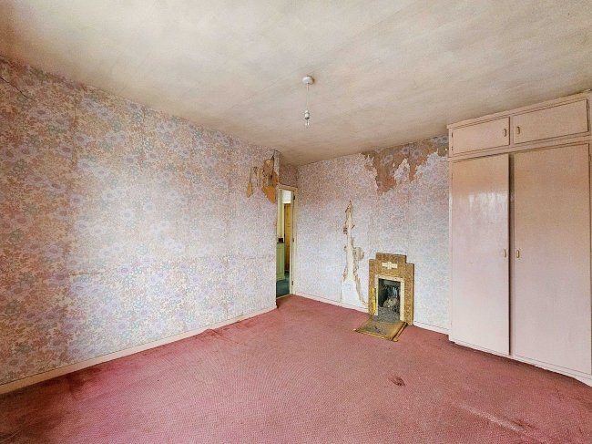 70 Fairfield Drive, Bury, BL9 7SJ 2