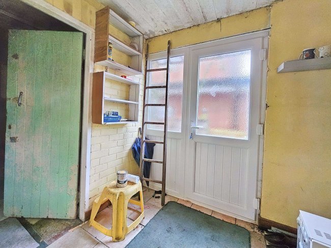 70 Fairfield Drive, Bury, BL9 7SJ 2