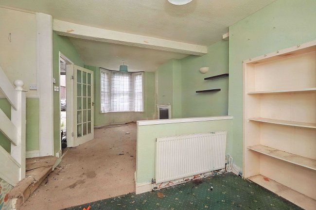 11 Bradstone New Road, Folkestone, CT20 1HP 3