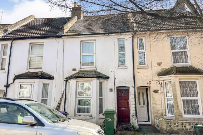 11 Bradstone New Road, Folkestone, CT20 1HP 3