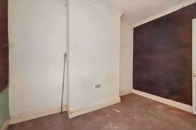 11 Bradstone New Road, Folkestone, CT20 1HP 3