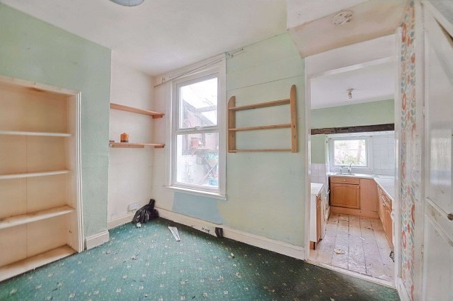 11 Bradstone New Road, Folkestone, CT20 1HP 3