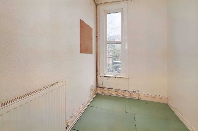 11 Bradstone New Road, Folkestone, CT20 1HP 3