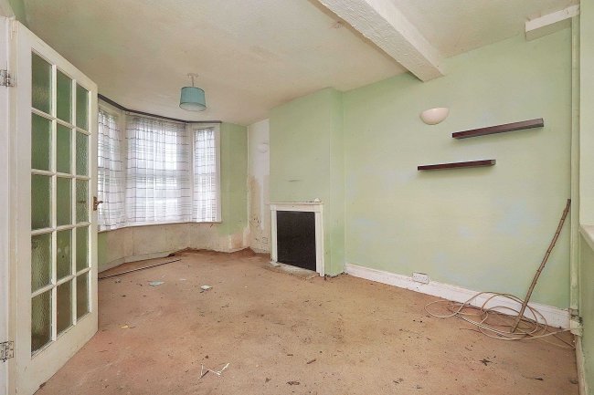 11 Bradstone New Road, Folkestone, CT20 1HP 3