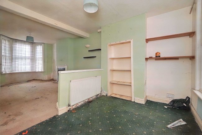 11 Bradstone New Road, Folkestone, CT20 1HP 3