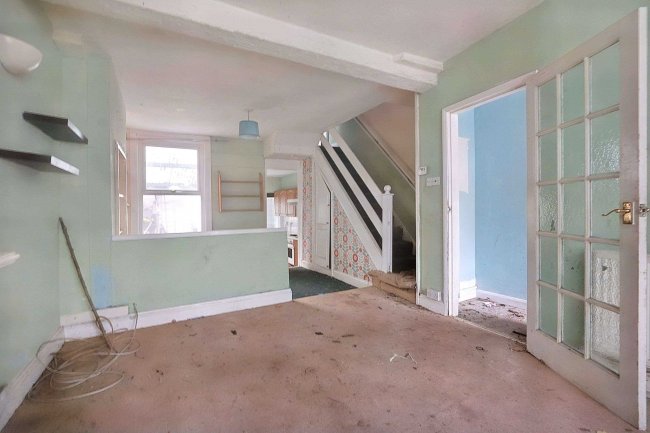 11 Bradstone New Road, Folkestone, CT20 1HP 3