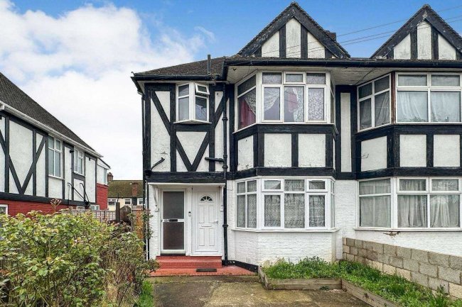 18A Highcroft Avenue, Wembley, HA0 1TG 9