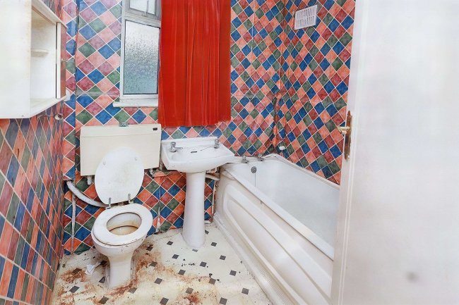 18A Highcroft Avenue, Wembley, HA0 1TG 9