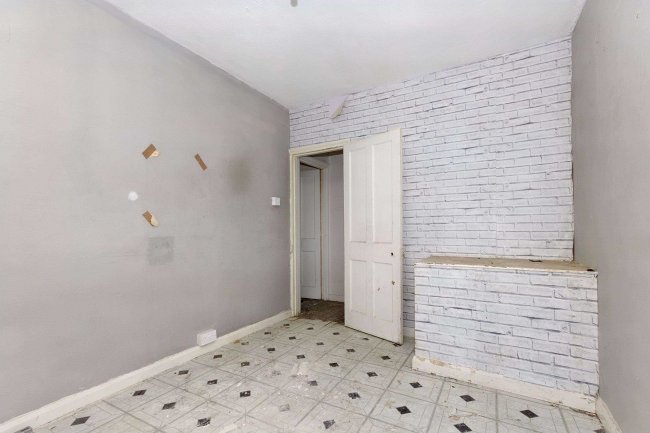 7 John Pyel Road, Irthlingborough, Wellingborough, Northamptonshire, NN9 5QS 2