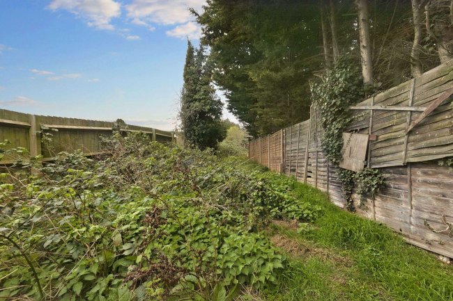 7 John Pyel Road, Irthlingborough, Wellingborough, Northamptonshire, NN9 5QS 2