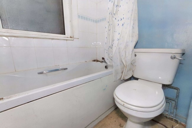 7 John Pyel Road, Irthlingborough, Wellingborough, Northamptonshire, NN9 5QS 2