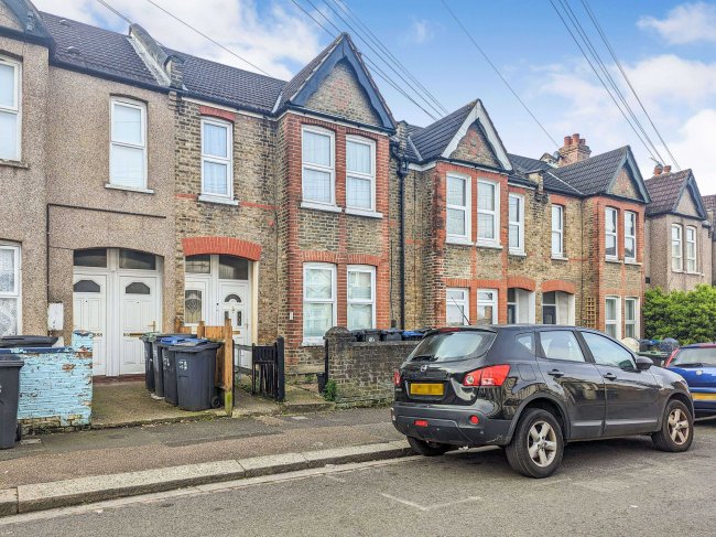 82 Burlington Road, Thornton Heath, Surrey, CR7 8PF 3