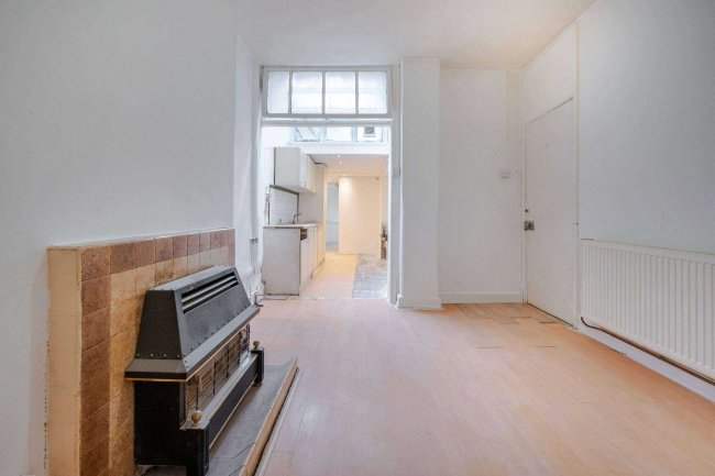 31 Harberton Road, London, N19 3JS 4