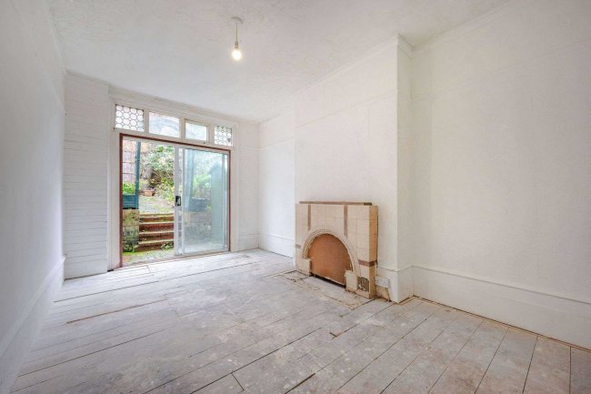 31 Harberton Road, London, N19 3JS 4