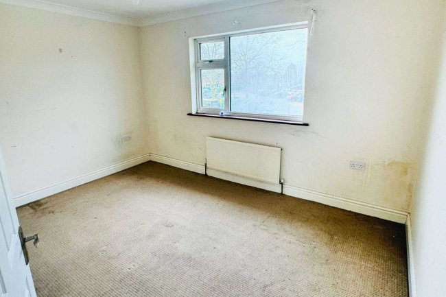 261 Burgess Road, Southampton, SO16 3HF 1