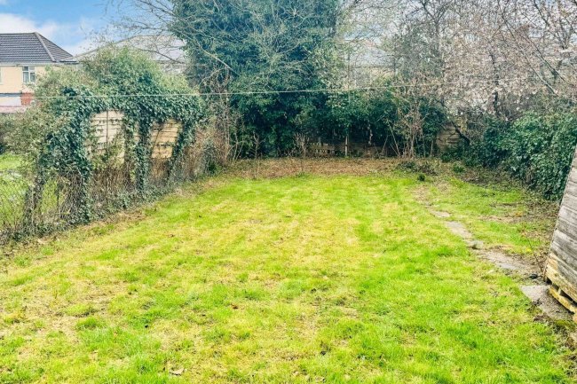 261 Burgess Road, Southampton, SO16 3HF 1