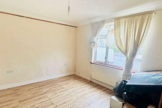 261 Burgess Road, Southampton, SO16 3HF 1