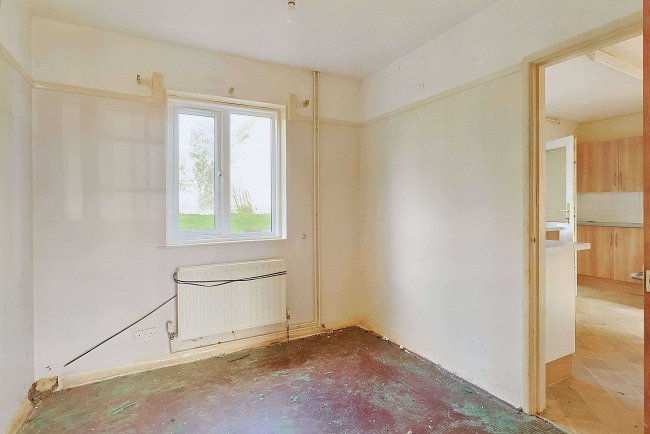 61 Hedge End Road, Andover, SP10 2DJ 7