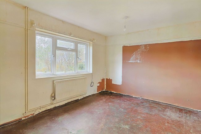 61 Hedge End Road, Andover, SP10 2DJ 7