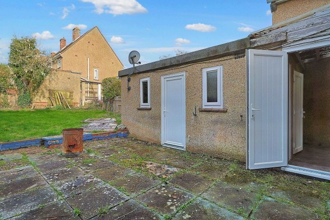 61 Hedge End Road, Andover, SP10 2DJ 7